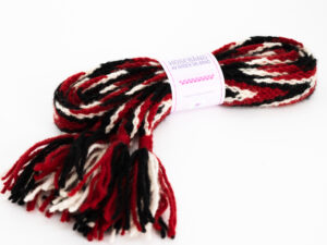 Sokkebånd til bunad fra Sunnmøre i fargene rødt, hvitt og svart.